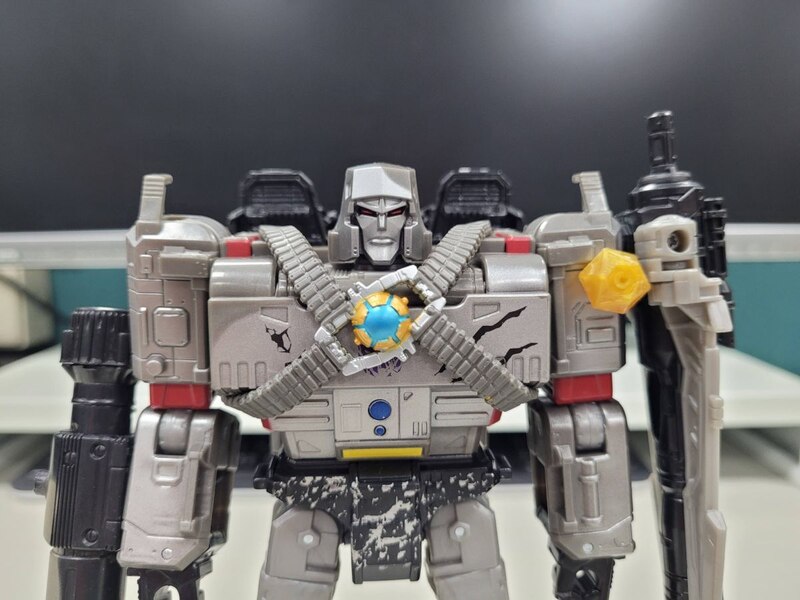 Netflix Transformers Spoiler Pack Megatron And Skelivore  (4 of 23)